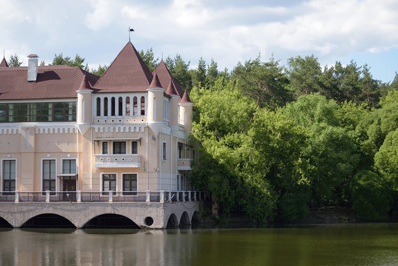 Riverside Manor